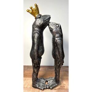 Kissing Frog Couple Statue With Gold Crown - Modern Rustic Metal-Look Finish